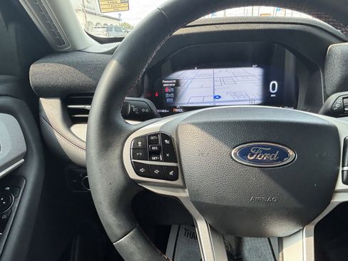 Certified 2025 Ford Explorer Active RWD image 31