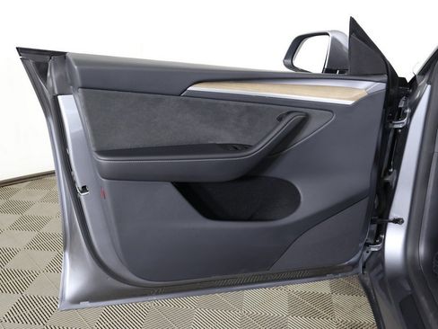 Used 2024 Tesla Model Y Long Range image 25