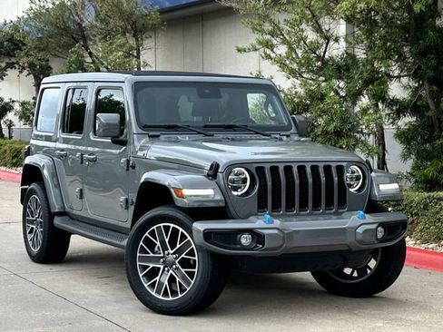 Used 2022 Jeep Wrangler Unlimited Sahara image 2