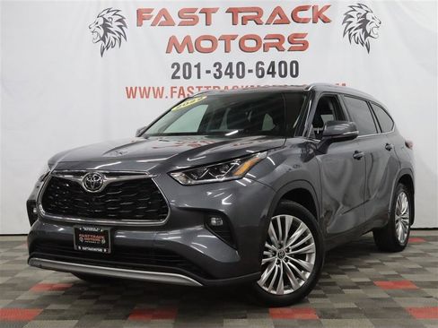 Used 2022 Toyota Highlander Platinum AWD/4WD image 1