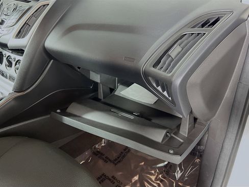 Used 2013 Ford Focus SE w/ SE Winter Pkg image 32