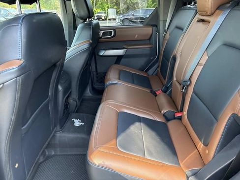 Used 2023 Ford Bronco Outer Banks w/ Sasquatch Package AWD/4WD image 12