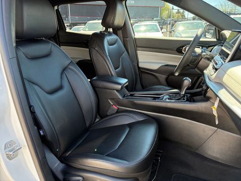 Used 2025 Jeep Compass Limited image 37