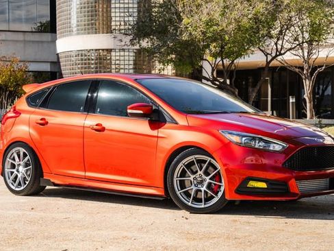 Used 2018 Ford Focus ST w/ Equipment Group 401A image 5