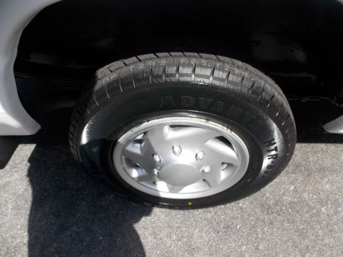 Used 2013 Ford E-350 and Econoline 350 XLT image 25