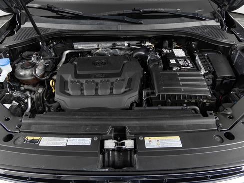 Used 2022 Volkswagen Tiguan SE AWD/4WD image 42