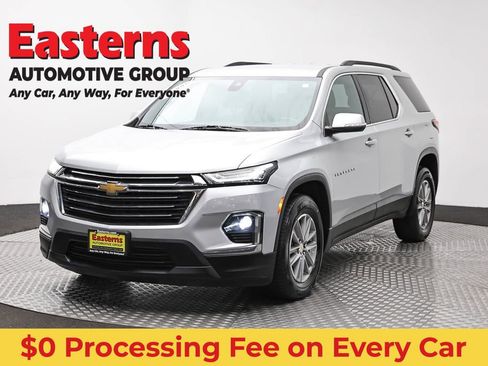 Used 2022 Chevrolet Traverse LT FWD image 1