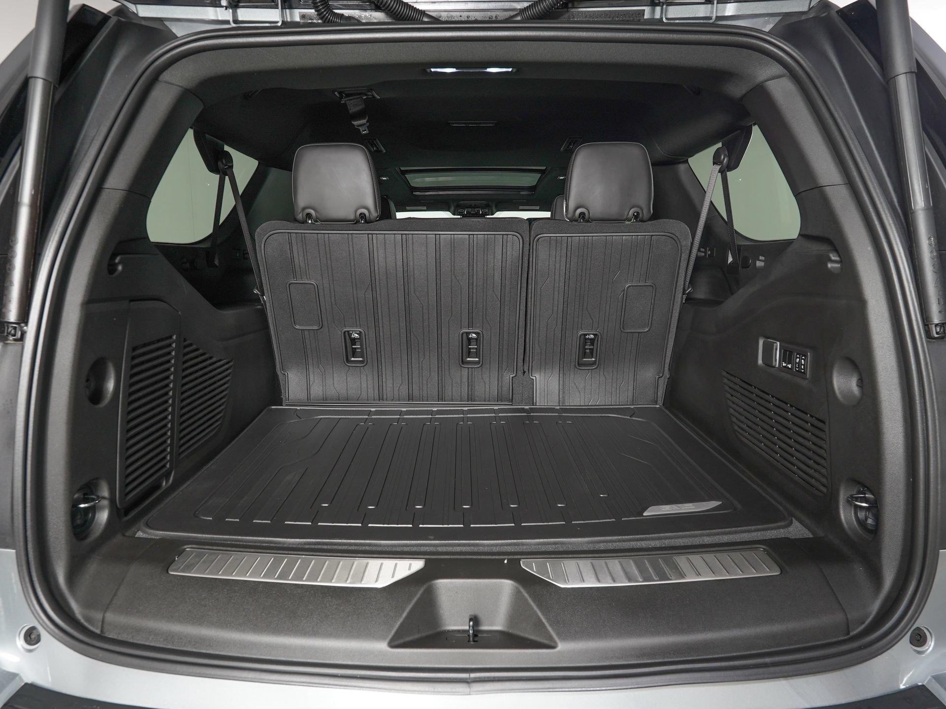 Used 2026 GMC Yukon XL AT4 Ultimate w/ LPO, Floor Liner Package AWD/4WD image 12