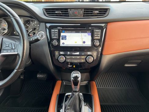 Used 2017 Nissan Rogue SL w/ SL Premium Package image 21