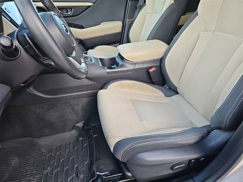 Used 2020 Subaru Outback Premium image 15