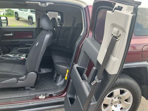Used 2007 Toyota FJ Cruiser 4WD image 25