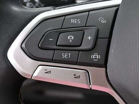 Used 2022 Volkswagen Atlas Cross Sport SE AWD/4WD image 17