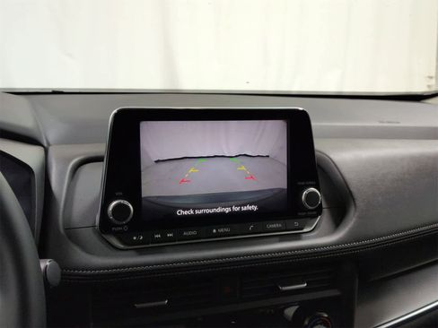 Used 2025 Nissan Rogue SV image 29