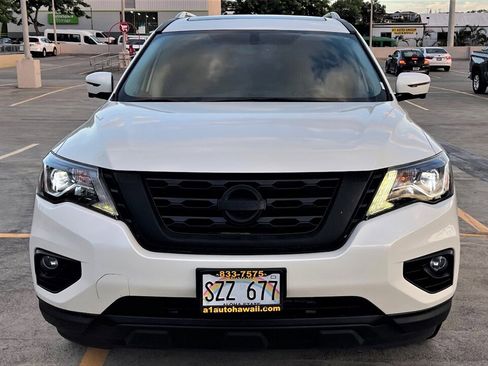 Used 2017 Nissan Pathfinder Platinum image 4