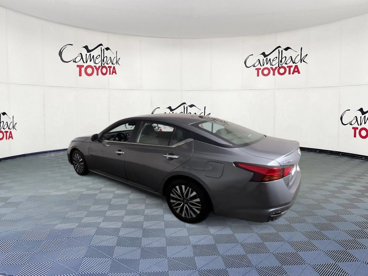 Used 2025 Nissan Altima 2.5 SV FWD image 8