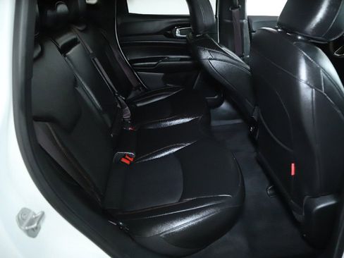 Used 2025 Jeep Compass Trailhawk AWD/4WD image 32