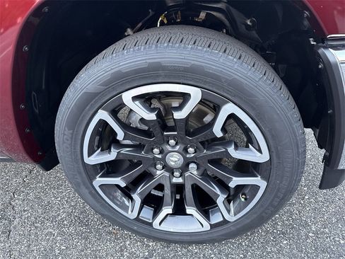 Used 2025 RAM 1500 Limited image 13