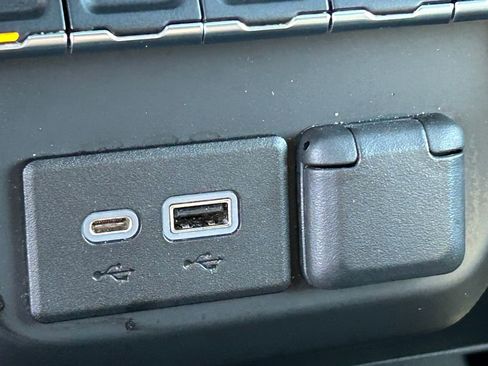 Used 2021 Chevrolet Silverado 1500 Custom w/ Safety Confidence Package image 16