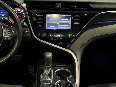 Used 2018 Toyota Camry XSE image 21