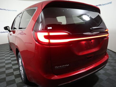 New 2026 Chrysler Pacifica Select image 9
