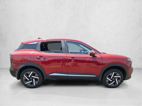 Used 2025 Nissan Kicks SV FWD image 3