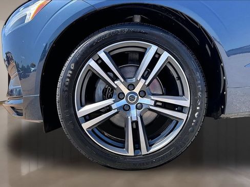 Used 2019 Volvo XC60 T5 Momentum w/ Premium Package AWD/4WD image 8