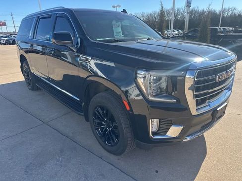 Used 2023 GMC Yukon XL SLT w/ SLT Premium Package image 7