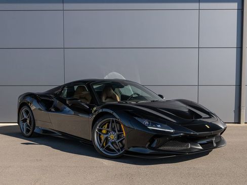 Used 2021 Ferrari F8 Tributo image 6