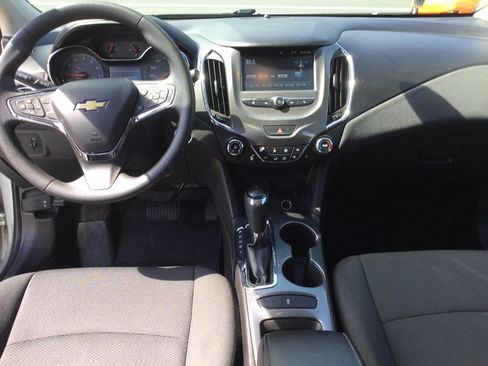 Used 2017 Chevrolet Cruze LT w/ Convenience Package FWD image 18