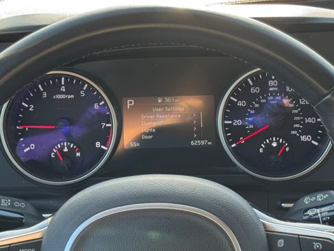 Used 2023 Kia Carnival LX image 14