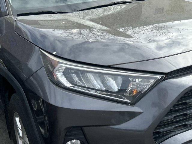 Used 2021 Toyota RAV4 XLE w/ Convenience Package FWD image 4