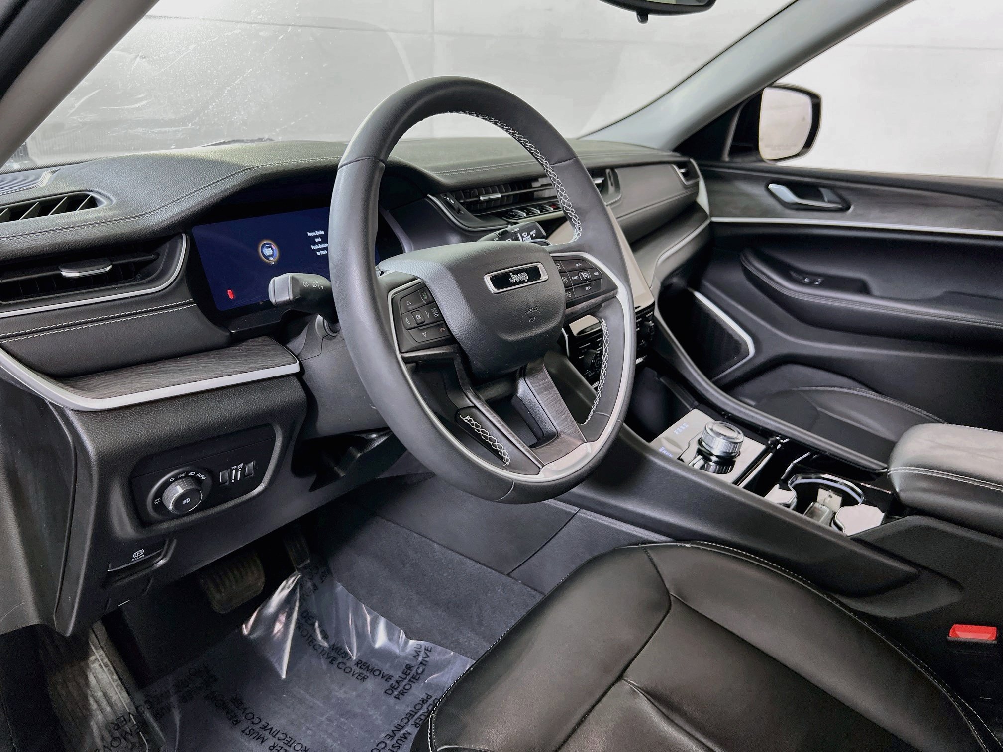 Used 2023 Jeep Grand Cherokee L Limited w/ Black Appearance Package AWD/4WD image 9