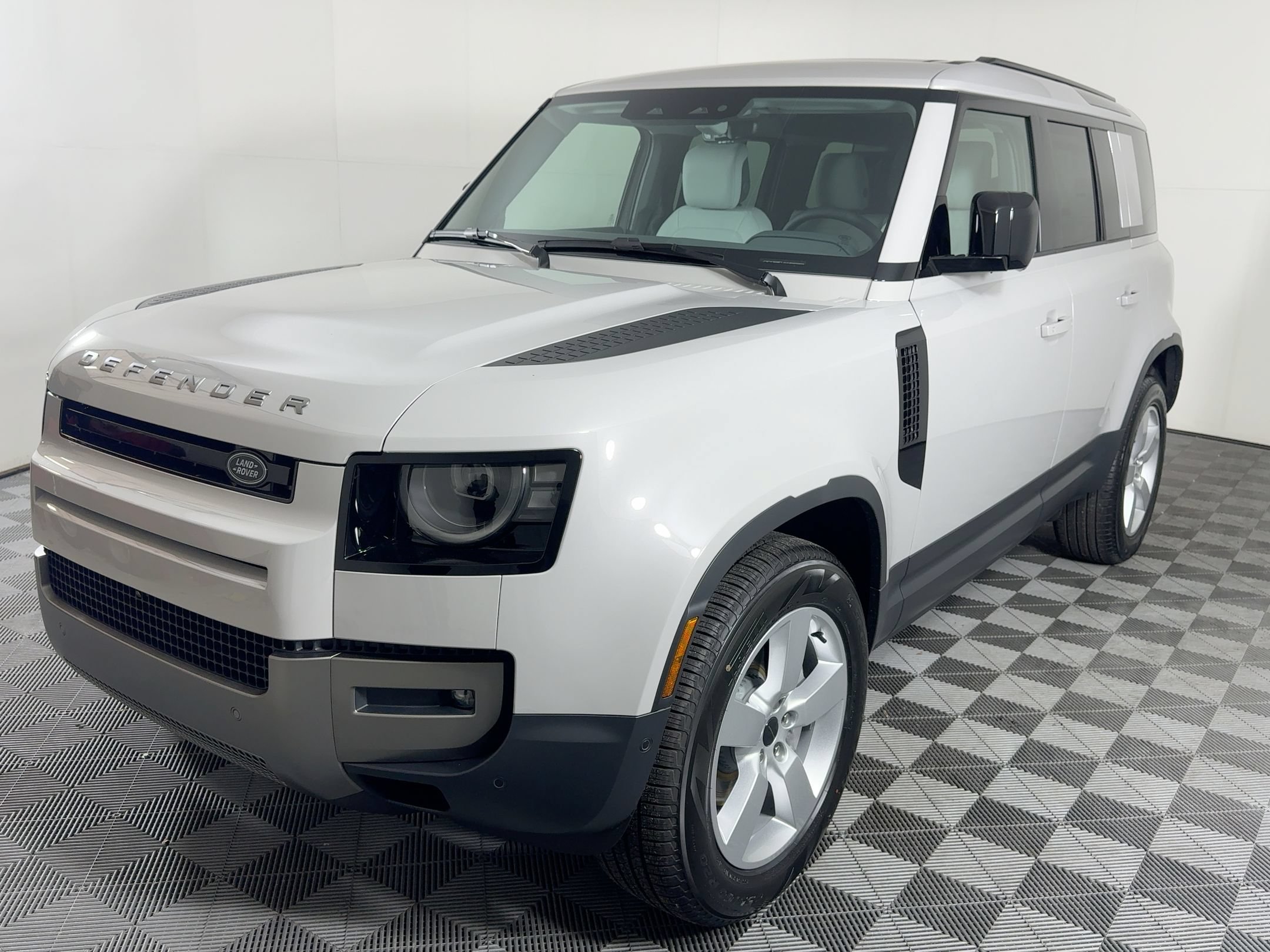 Used 2026 Land Rover Defender 110 S AWD/4WD image 17