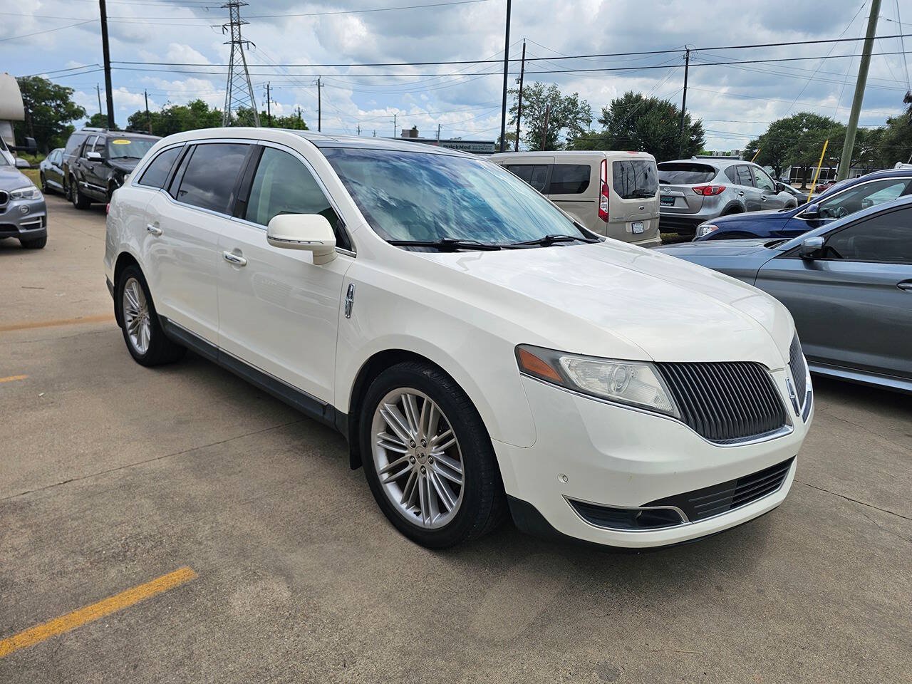 Used 2013 Lincoln MKT AWD image 4