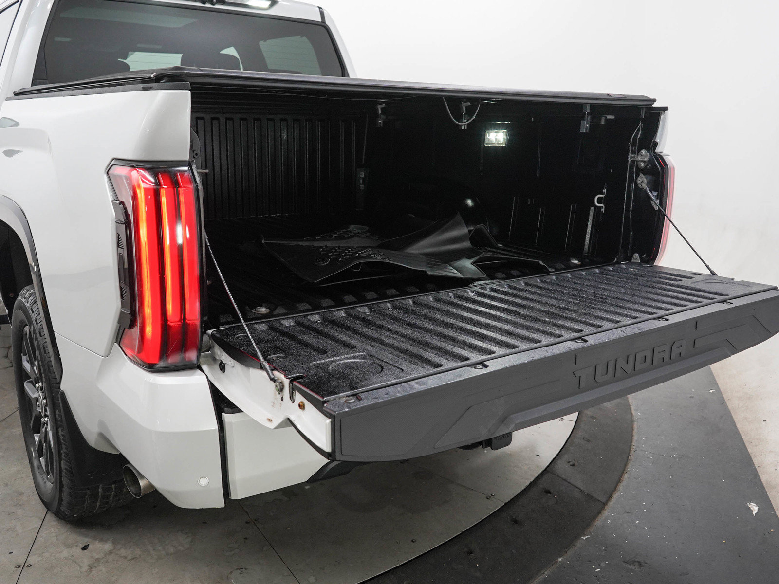 Used 2022 Toyota Tundra Platinum AWD/4WD image 9