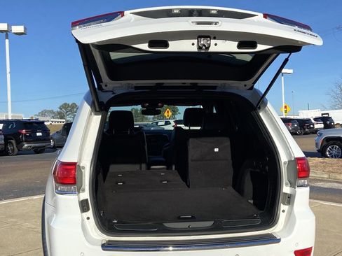 Used 2018 Jeep Grand Cherokee Limited image 25