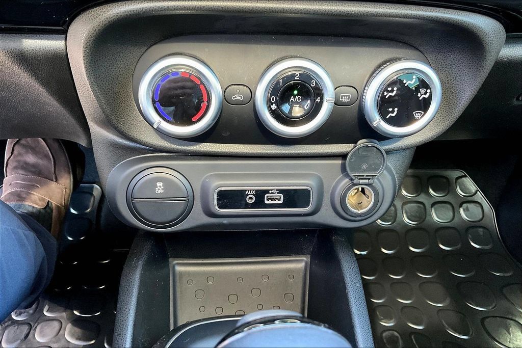 Used 2019 FIAT 500L Trekking FWD image 16