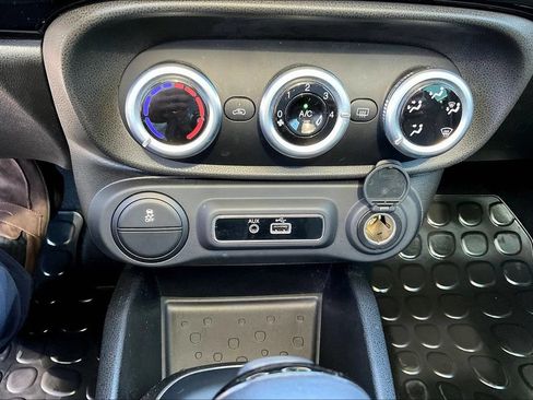 Used 2019 FIAT 500L Trekking FWD image 16