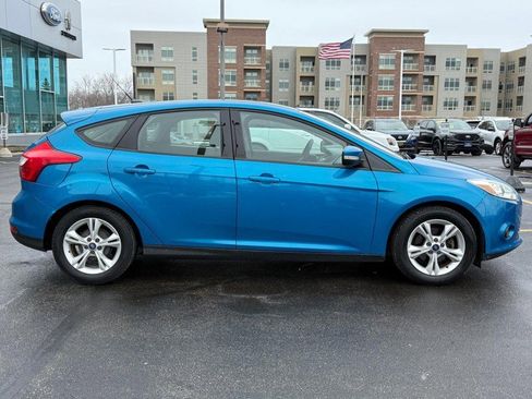Used 2013 Ford Focus SE w/ SE Winter Pkg image 2