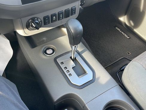 Used 2020 Nissan Frontier SV image 9