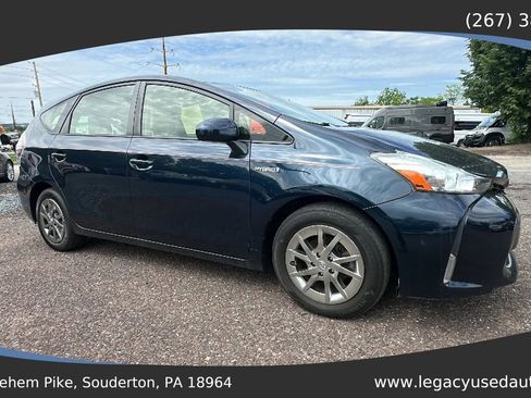 Used 2017 Toyota Prius V Four FWD image 27
