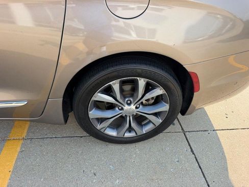 Used 2018 Chrysler Pacifica Limited w/ Advanced Safetytec Group FWD image 6