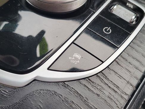 Used 2019 Mercedes-Benz GLC 300 w/ Premium Package image 23