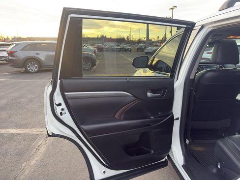 Used 2018 Toyota Highlander Limited image 13