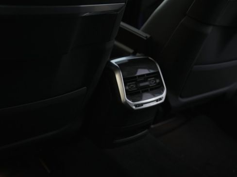 Used 2024 BMW 740i image 20