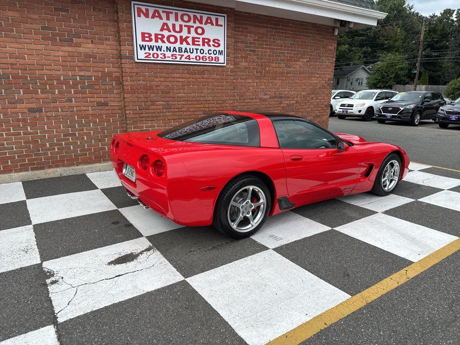 Used 2000 Chevrolet Corvette Coupe w/ Performance Handling Pkg RWD image 3