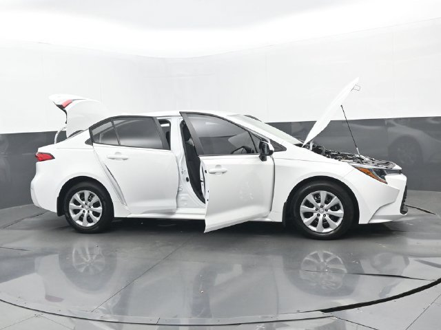 Used 2025 Toyota Corolla LE FWD image 29