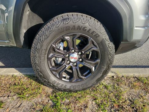 Used 2024 GMC Canyon Elevation w/ Convenience Package image 9