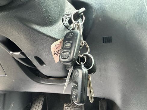 Used 2005 Toyota Corolla CE image 19