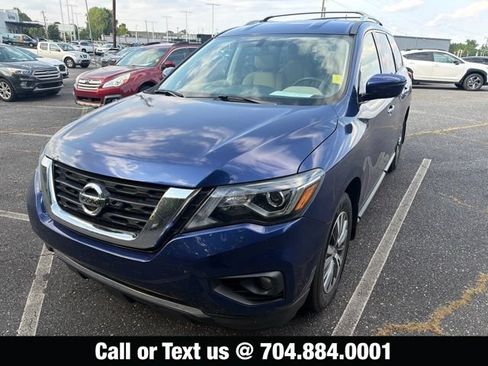 Used 2018 Nissan Pathfinder SV FWD image 1